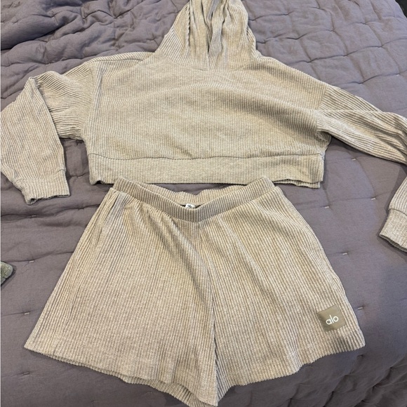 Alo Yoga Muse Sweatshirt and Shorts Set - Picture 4 of 5